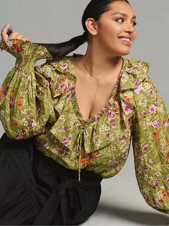 Anthropologie Tops - Anthropologie ruffled v-neck peasant blouse green floral 2X